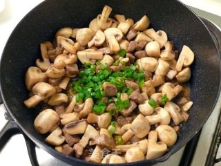奶油蘑菇牛排丁 ★口口牛排4的做法步骤：6
