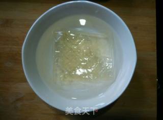 草莓慕斯提拉米苏的做法步骤：2