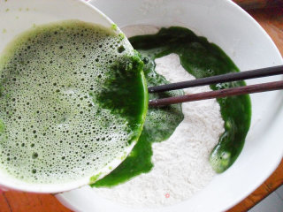 大眼蛙菜汁饼的做法步骤：5