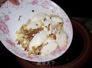 家有萌宝必备神器——龙须根炖鸡的做法步骤：4
