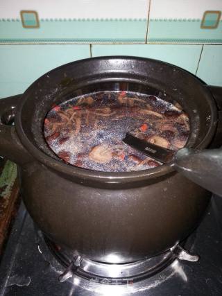 茶树菇排骨养生汤的做法步骤：5