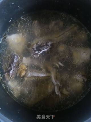鱿鱼鸭汤的做法步骤：3