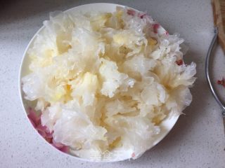 清炒银耳的做法步骤：1