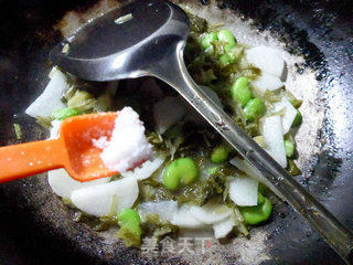 雪菜蚕豆炒山药的做法步骤：7