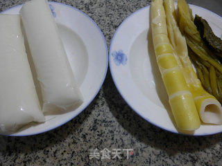 雪菜笋尖炒年糕的做法步骤：1