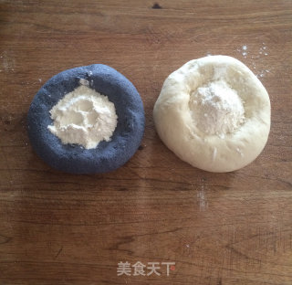 双色如意馒头的做法步骤：6