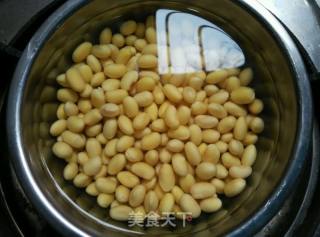 早餐最佳饮品--豆浆的做法步骤：1