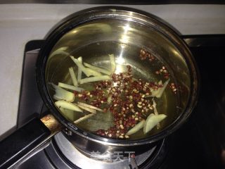 鲅鱼猪肉韭菜饺子的做法步骤：2