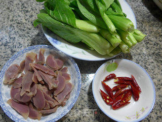 鸭胗炒菜芯的做法步骤：1