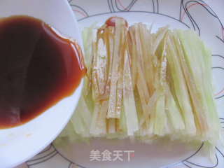 简单小凉菜----凉拌莴苣的做法步骤：5