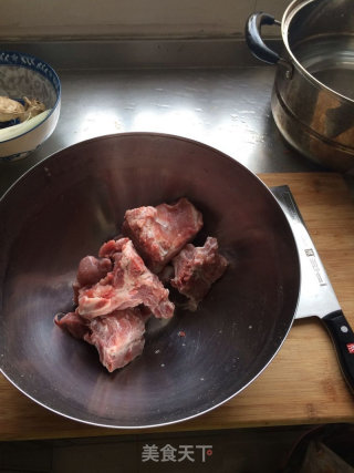 酱香味猪大骨的做法步骤：1