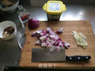 酱香味猪大骨的做法步骤：2