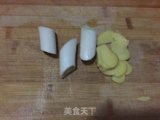 烧黄花鱼的做法步骤：2