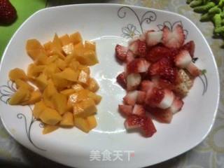 女儿四岁的生日蛋糕----小白兔奶油蛋糕的做法步骤：3