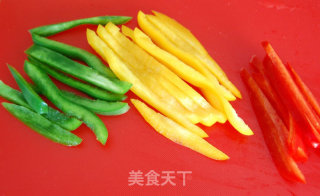 给你的餐桌添点春色——凉拌海蜇素什锦的做法步骤：1
