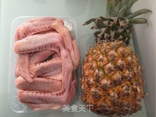 菠萝炒鸭翼的做法步骤：1