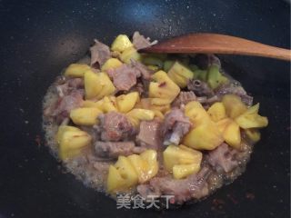 菠萝炒鸭翼的做法步骤：5