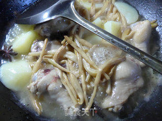黄花菜土豆鸡翅根的做法步骤：7