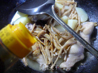 黄花菜土豆鸡翅根的做法步骤：8
