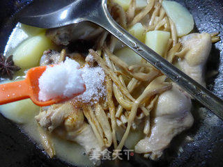黄花菜土豆鸡翅根的做法步骤：10