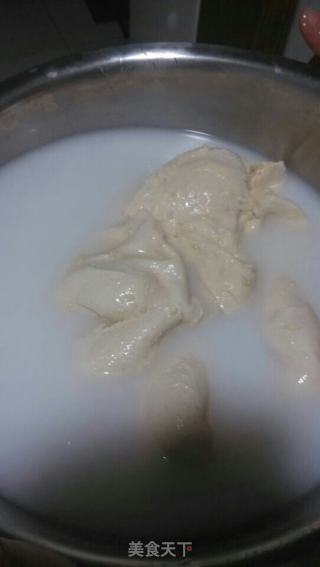正宗陕西凉皮制作全过程的做法步骤：2