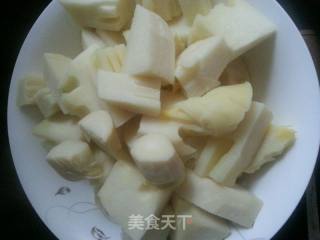 咸肉烧笋的做法步骤：2