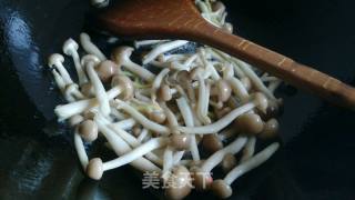 菠菜菌菇宽面的做法步骤：5