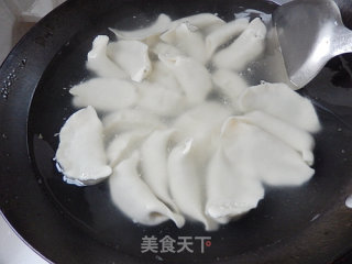 韭菜鲜肉水饺的做法步骤：17