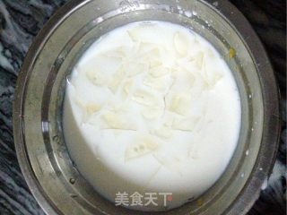 不一样的芒果布丁????的做法步骤：2