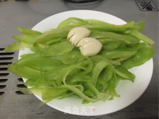 咸蛋清炒苦瓜的做法步骤：3
