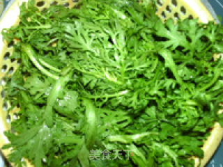 蛋清茼蒿淡菜汤的做法步骤：2