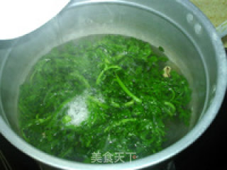 蛋清茼蒿淡菜汤的做法步骤：10
