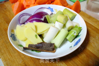 清淡又滋补的羊肉萝卜汤的做法步骤：5