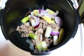 清淡又滋补的羊肉萝卜汤的做法步骤：6