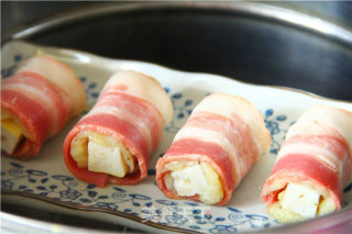 培根薯泥鱼糕卷，美味料理轻松做的做法步骤：6