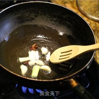 红烧鸡翅的做法步骤：2