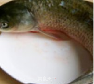 水中鲜渔村东北灶台鱼（老葛家）的做法步骤：1
