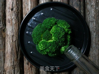 貌美如花窈窕淑女=瘦成一道闪电凉拌耗油西兰花的做法步骤：17