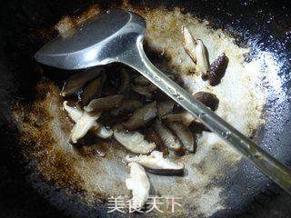 香菇炒榨菜的做法步骤：3