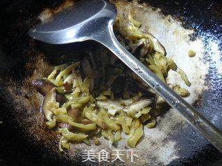 香菇炒榨菜的做法步骤：7