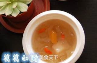 【芸芸小厨】清清凉凉的滋味——雪梨银耳木瓜糖水的做法步骤：1