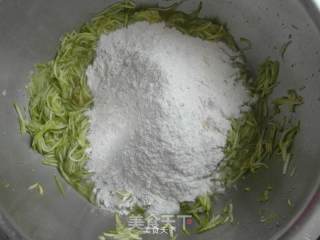 西葫芦菜塌子的做法步骤：4