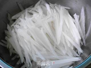 酸辣萝卜丝的做法步骤：1