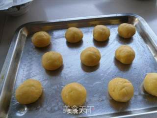 蛋黄酥的做法步骤：7