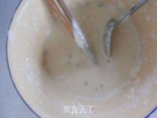 鸡蛋葱煎饼的做法步骤：1
