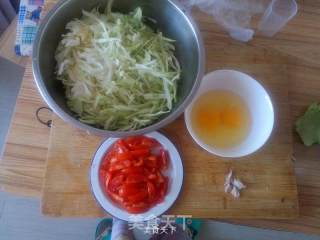 鸡蛋头菜小番茄的做法步骤：2
