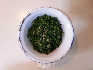 鸡汁荠菜石榴包的做法步骤：1