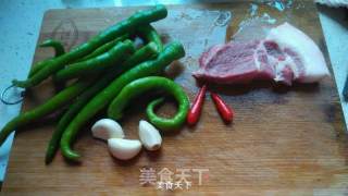 辣椒炒肉片的做法步骤：1