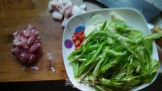 辣椒炒肉片的做法步骤：2