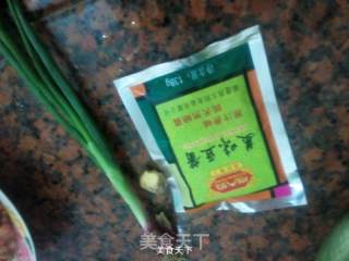 豆酱闷肉的做法步骤：2